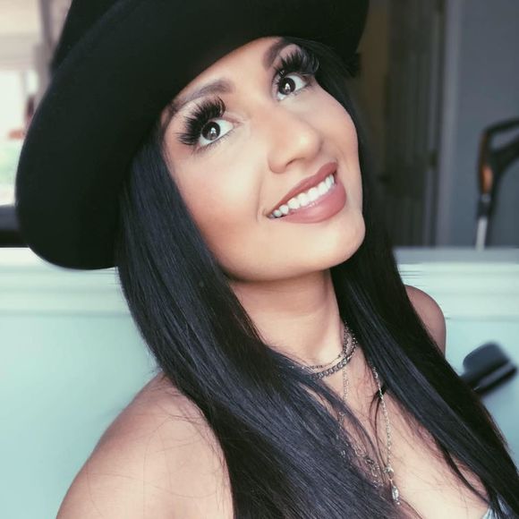 Meet your Posher, Yuri - Picture 1 of 1